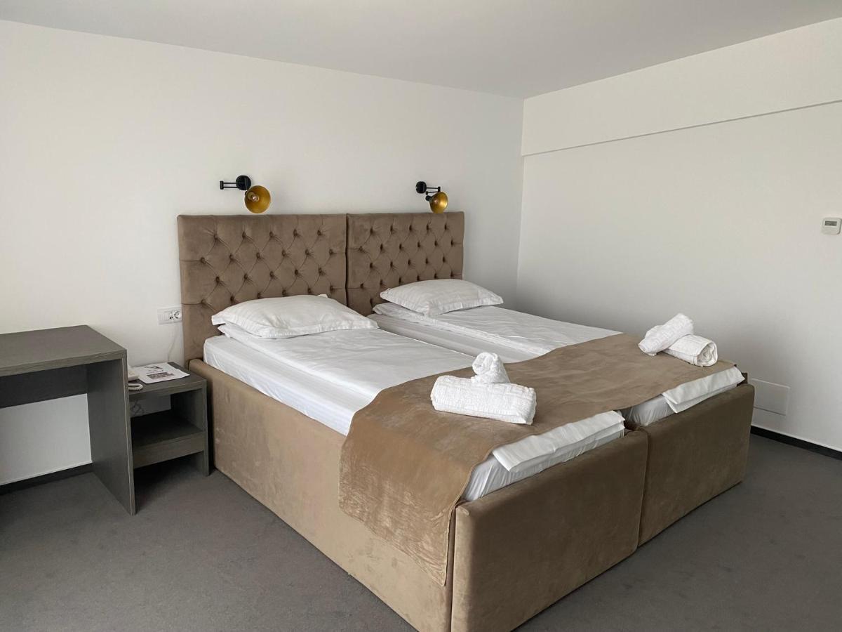 Hotel Maya Horezu Exteriör bild